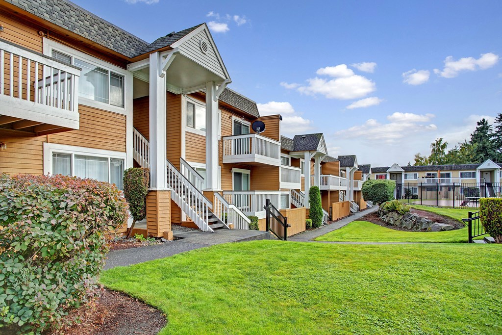 Whispering Cedars Exterior Apartments in Lynnwood, WA