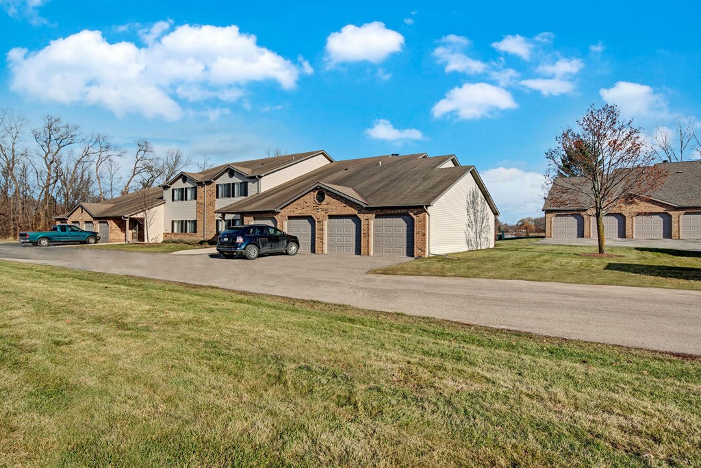 River's Cove garage parking