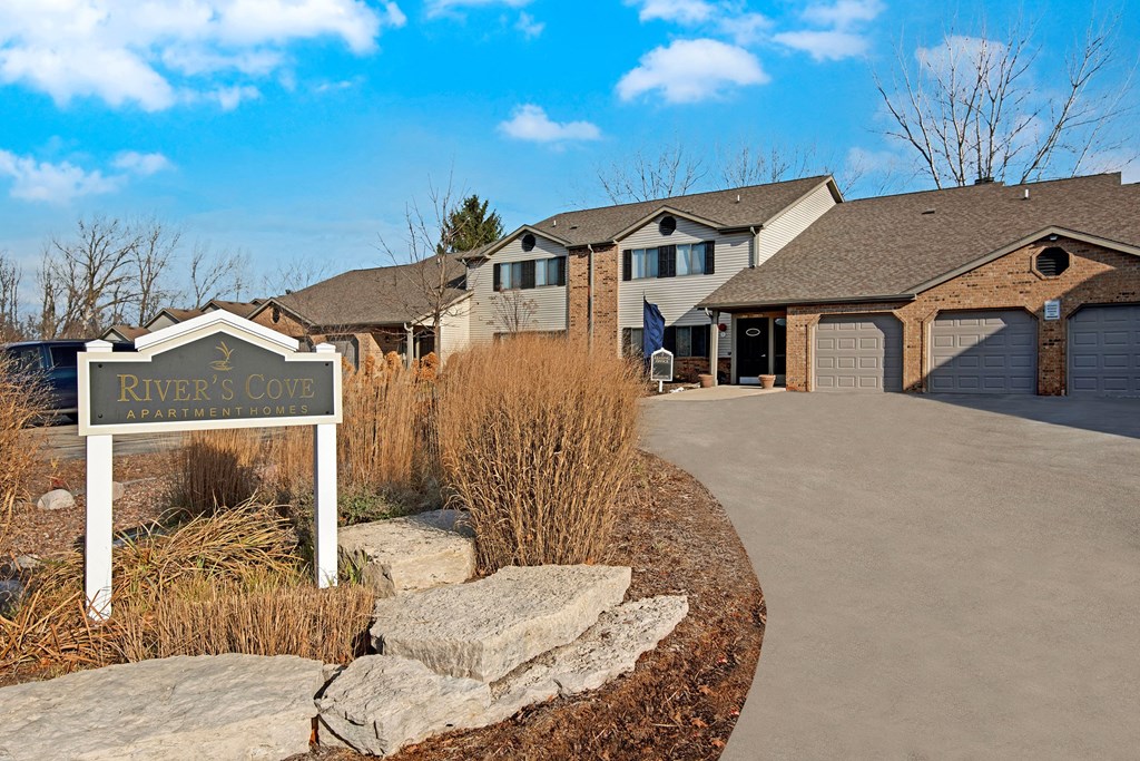 River's Cove property entrance