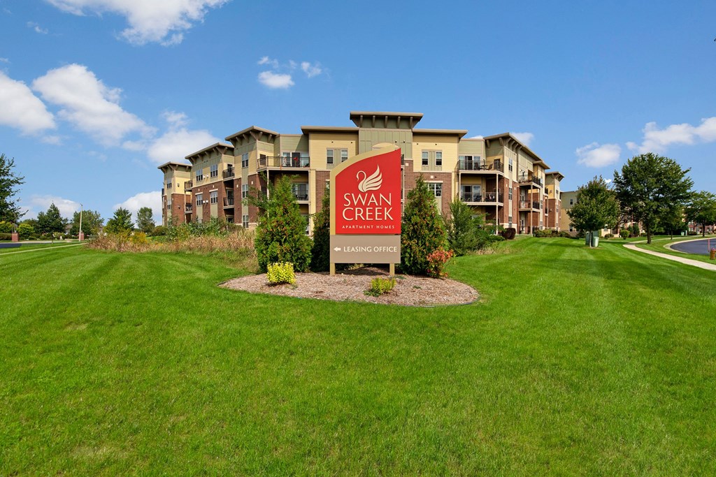 Swan Creek exterior Apartments in Fitchburg, Wisconsin