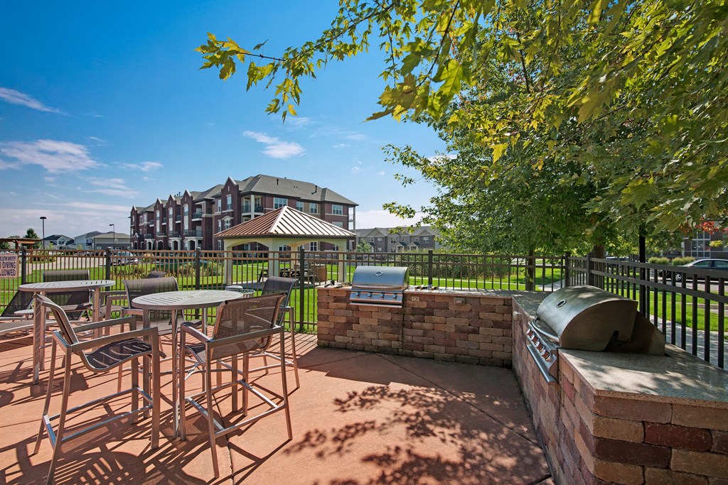 Van Buren Place BBQ Area Apartments in Sun Prairie, WI