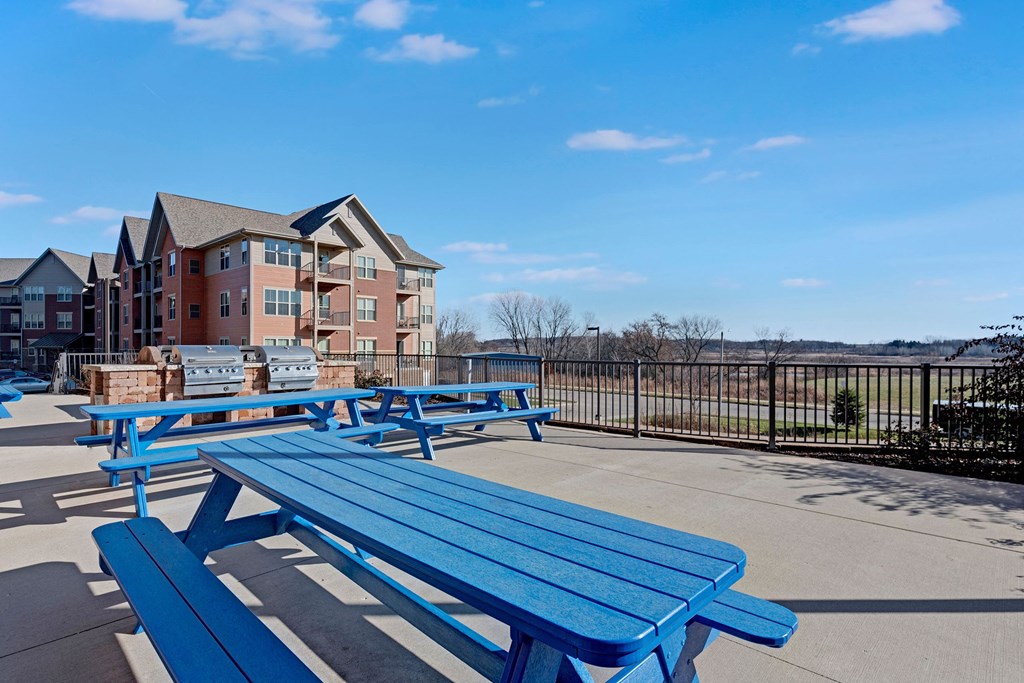 Outdoor Grilling Station at The Vue at Pinnacle Peak Apartment Homes Apartments in Fitchburg, WI