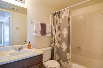 Wildflower Bathroom - Photo Gallery 3