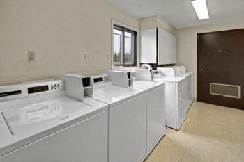 Community laundry facillity with washers and dryers Arbor Pointe Laundry Facillity - Photo Gallery 6