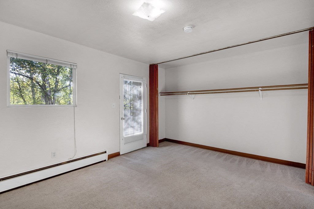 Country Lane Apartments - Living Room