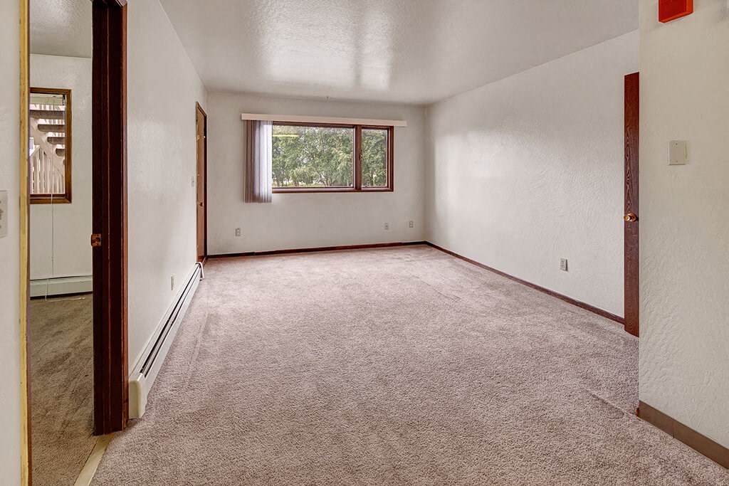 Driftwood Apartments - Living Room