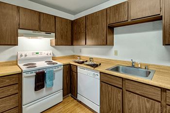Driftwood Apartments - Kitchen