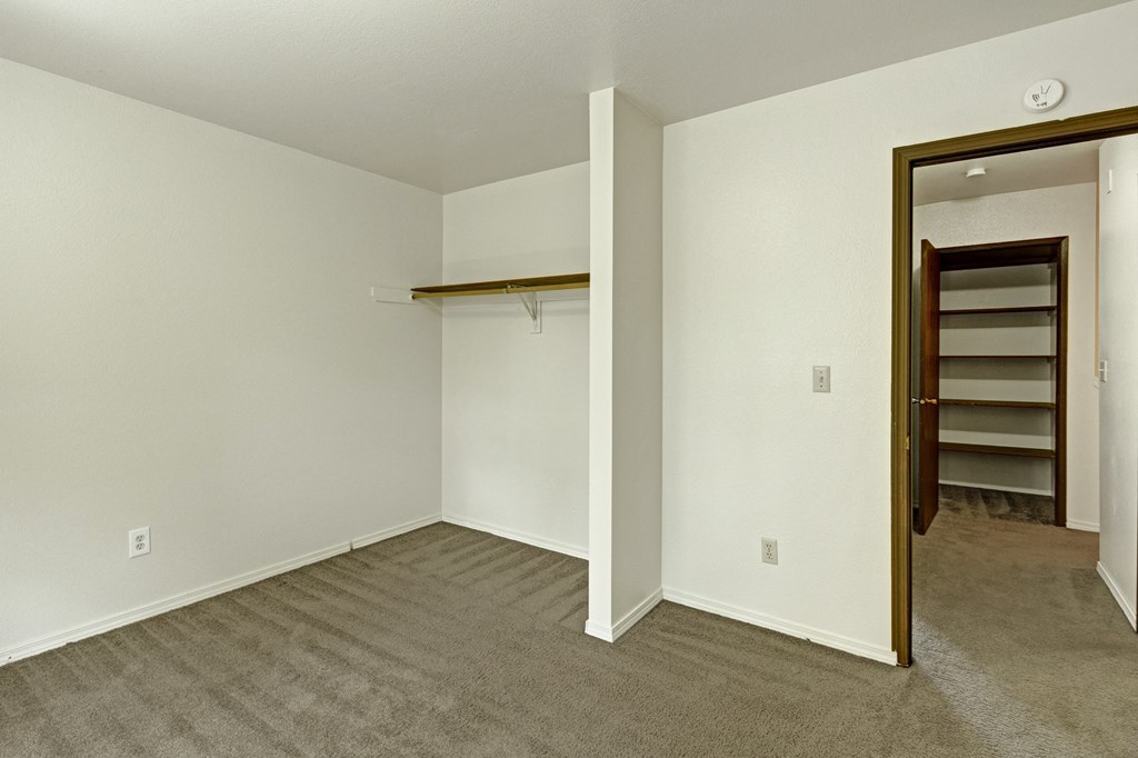 The Glen Apartments - Bedroom