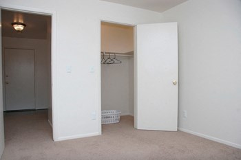 Hyde Park North Bedroom & Closet Hyde Park North Bedroom Closet - Photo Gallery 4