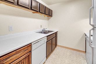 Ladera Villa Apartments - Kitchen