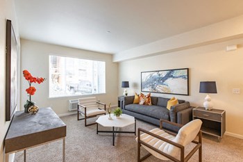 600 riverside living room - Photo Gallery 5