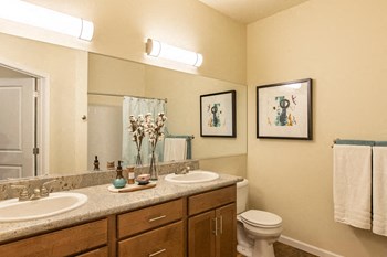 600 riverside bathroom - Photo Gallery 7