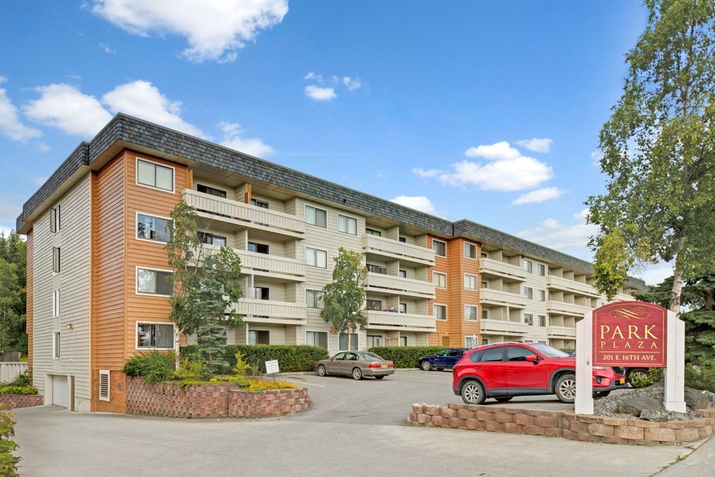 Park Plaza Apartments - Exterior