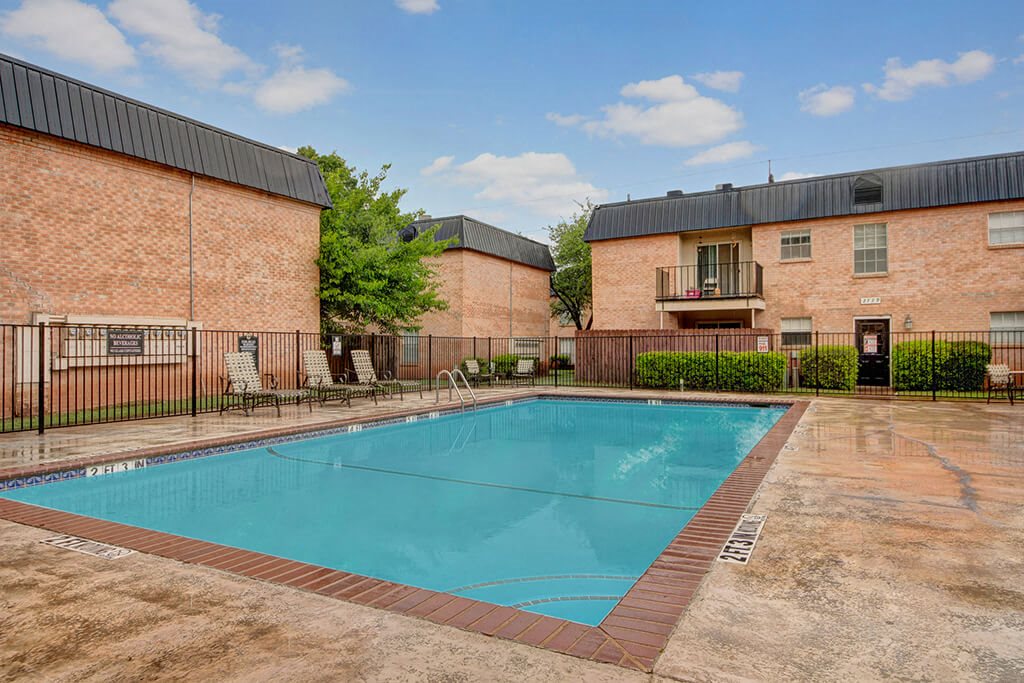 Royale Orleans Apartments | Photo Gallery | Apartments in Abilene | Weidner