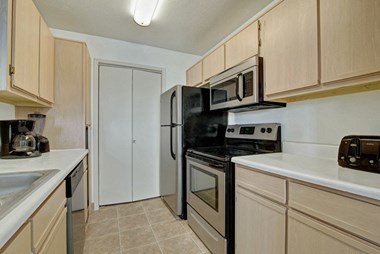 10300 W. Fountain Ave. 1-2 Beds Apartment for Rent - Photo Gallery 1