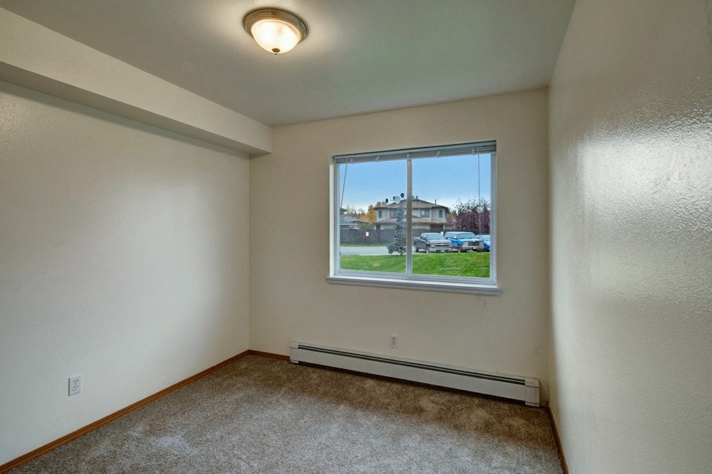 Strawberry Lane Apartments - Bedroom