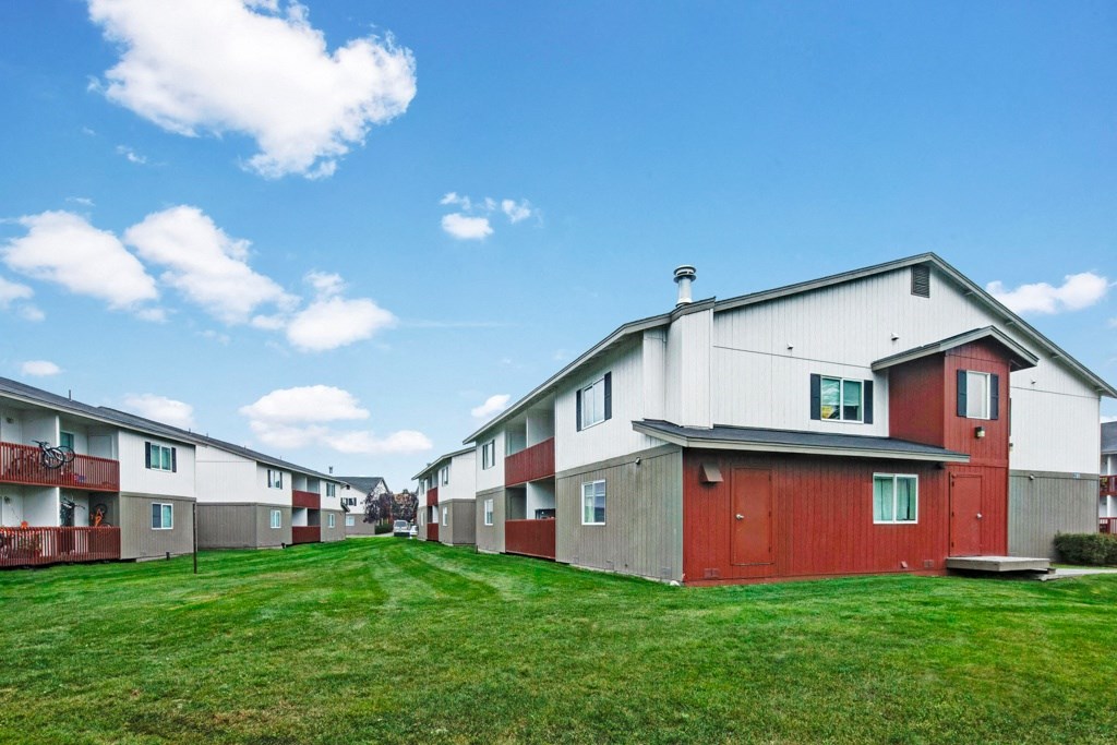 Strawberry Lane Apartments - Exterior