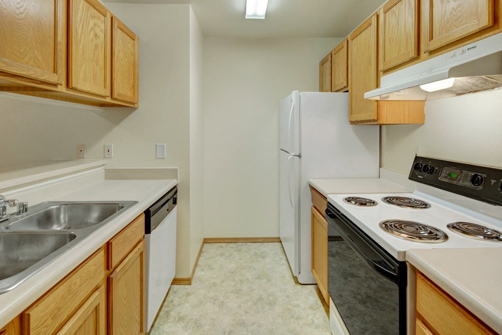 Strawberry Lane Apartments - Kitchen