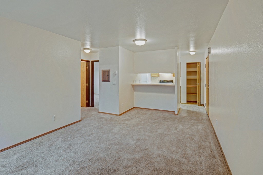 Strawberry Lane Apartments - Living Room