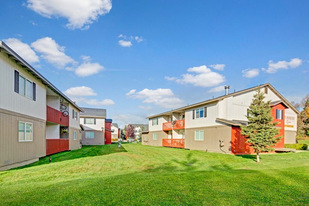 Strawberry Lane Apartments - Exterior
