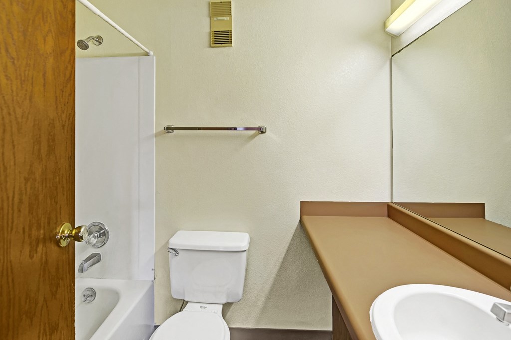 Susitna Ridge Apartments - Bathroom