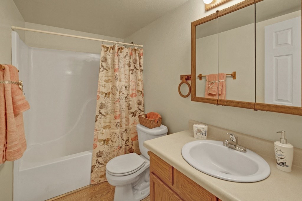 Timber Ridge Apartments - Bathroom