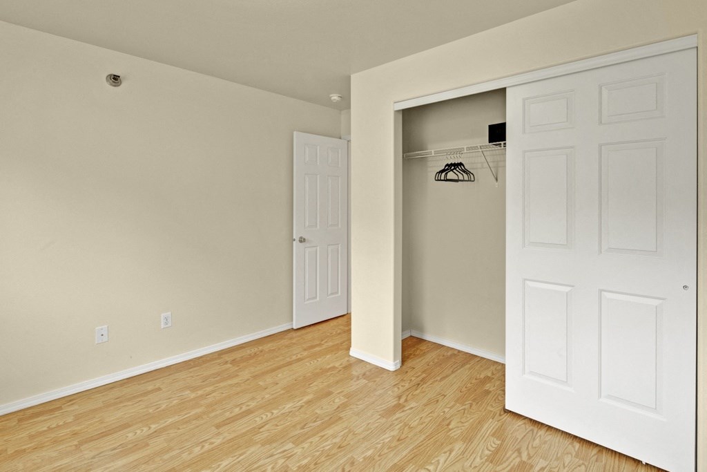 Timber Ridge Apartments - Bedroom Closet