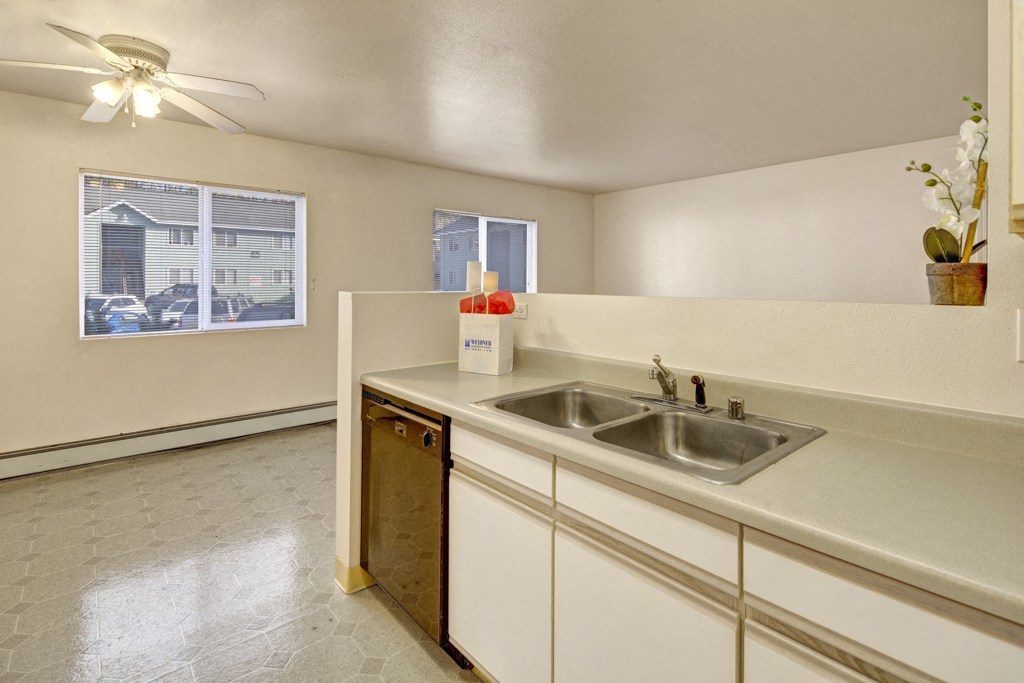 Timber Ridge Apartments - Kitchen and Living Room