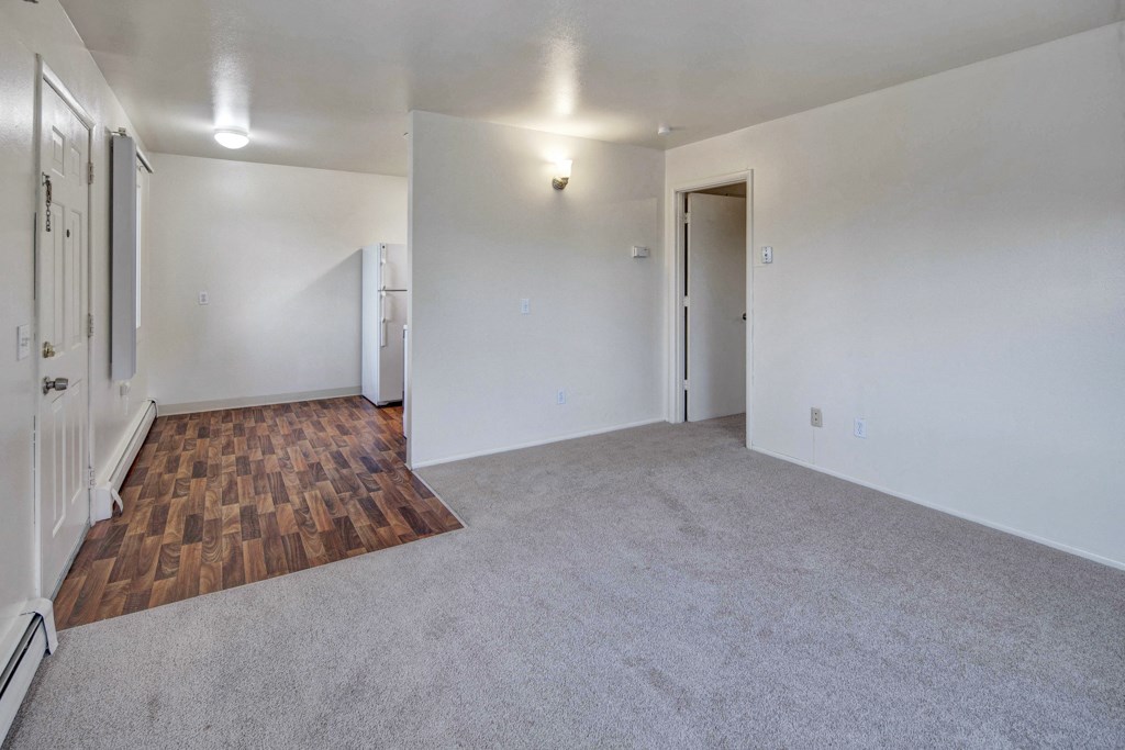Village at Calais Apartments - Livingroom
