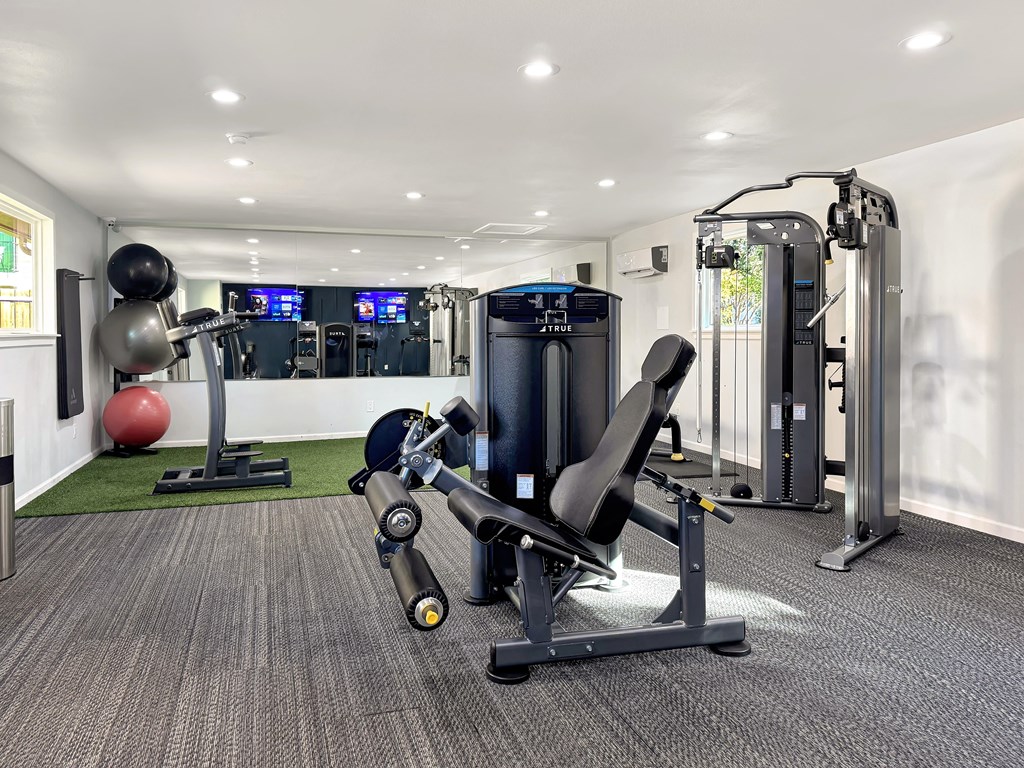 Strength training and cable machines in Station 121 gym