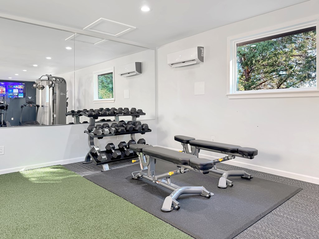 Strength training and cable machines in Station 121 gym