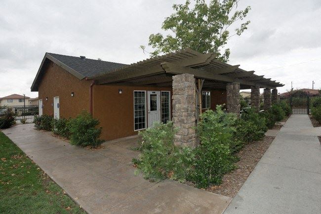 Fitness and Laundry Building Fitness and Laundry Building at Bella Park Apartments, Rialto, CA, 92376