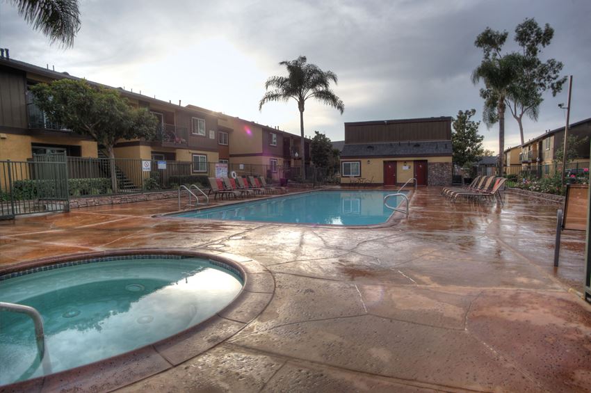 Hot Tub And Swimming Pool Hot Tub And Swimming Pool at Raintree Apartments, Highland, CA 92346