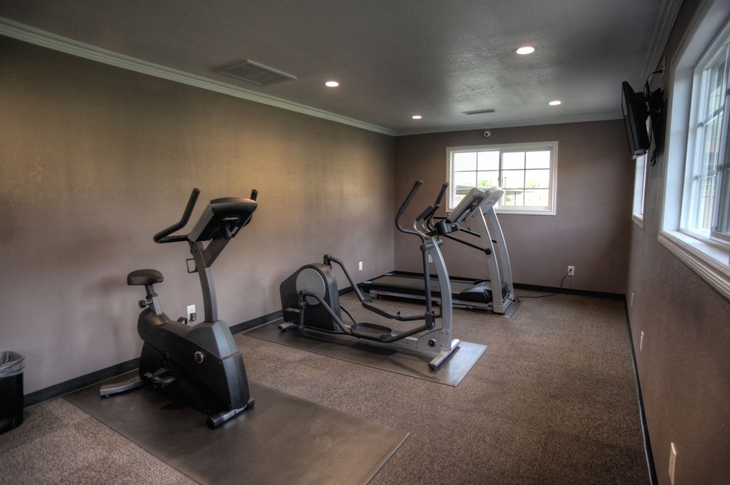 FITNESS CENTER at Raintree Apartments, CA 92346