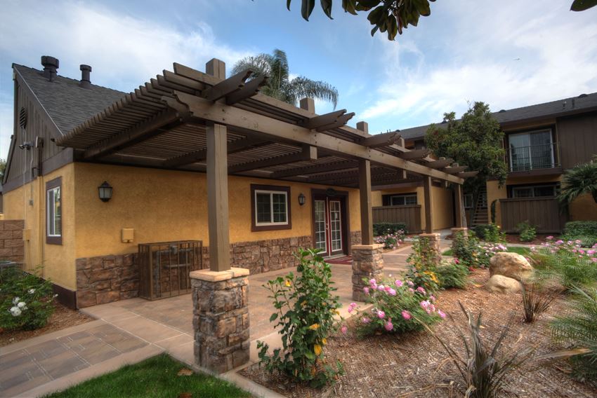 Courtyard Garden Space Courtyard Garden Space at Raintree Apartments, Highland, CA, 92346