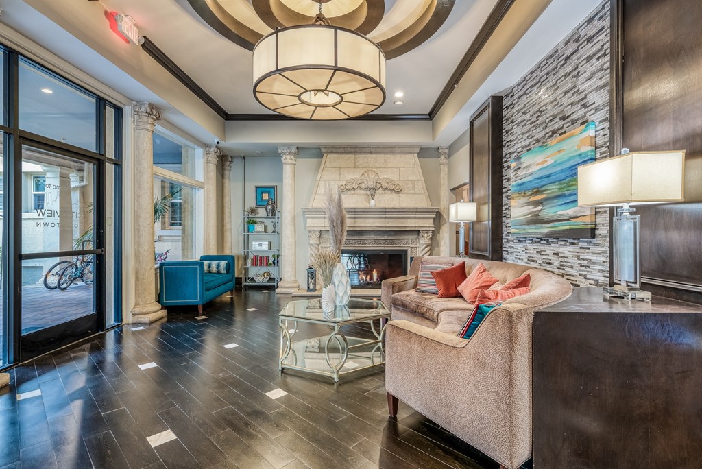 additional photo for property listing at chic digs with room to stretch out in the village 22 car