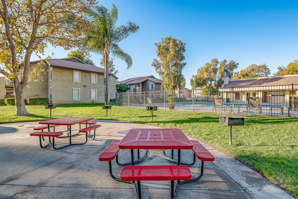 the reserve at bucklin hill picnic area with picnic tables and grill