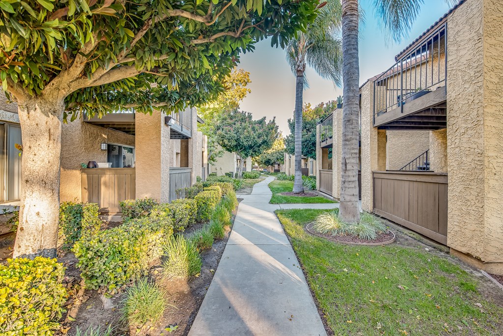 the enclave at homecoming terra vista walkway