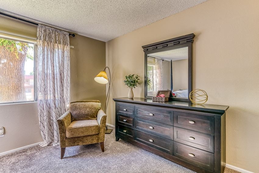 1539 W 7th St Studio-2 Beds Apartment for Rent - Photo Gallery