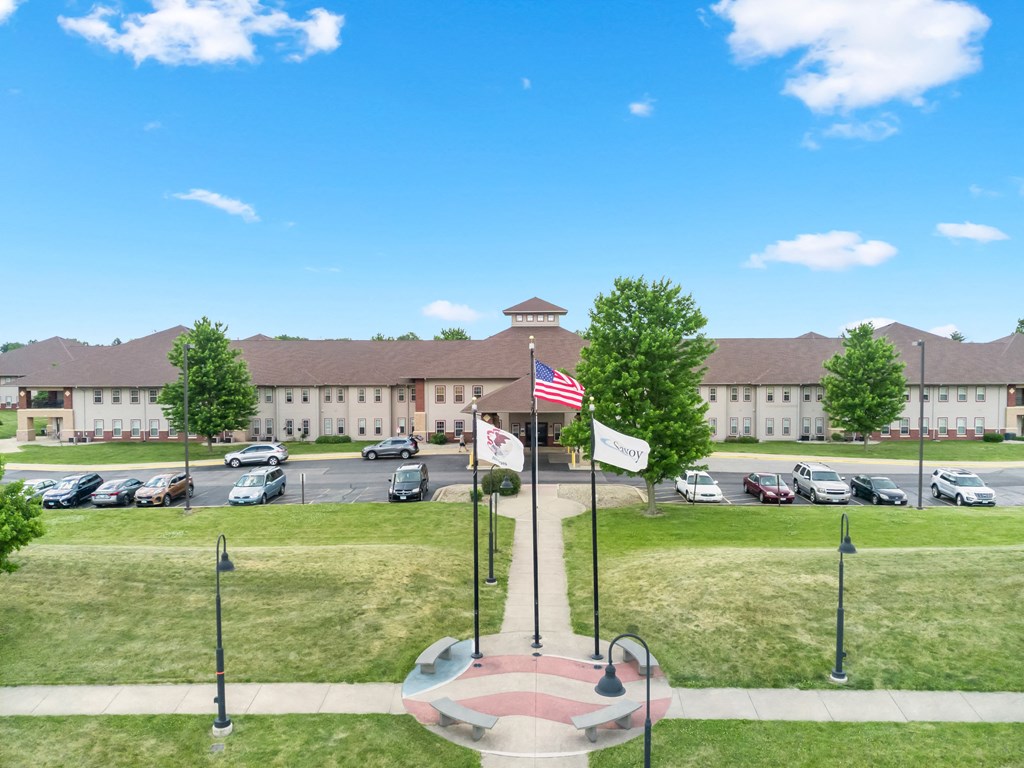 a monument with an flag in front of a building