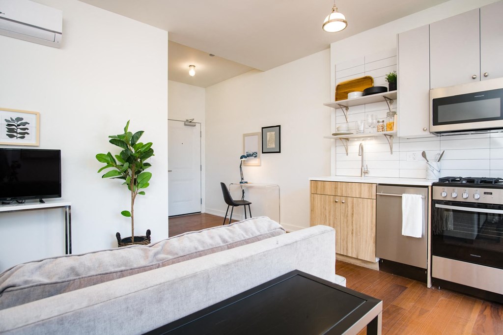 The Winnie Apartments in Uptown, Chicago at 4740 N Winthrop Ave