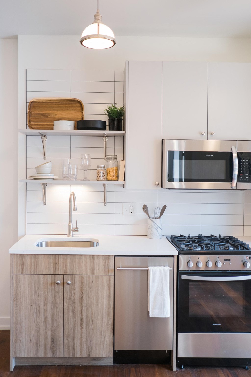 The Winnie Apartments in Uptown, Chicago at 4740 N Winthrop Ave