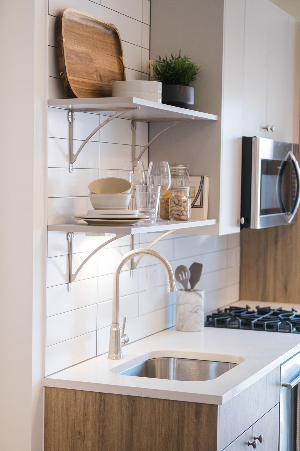 The Winnie Apartments in Uptown, Chicago at 4740 N Winthrop Ave