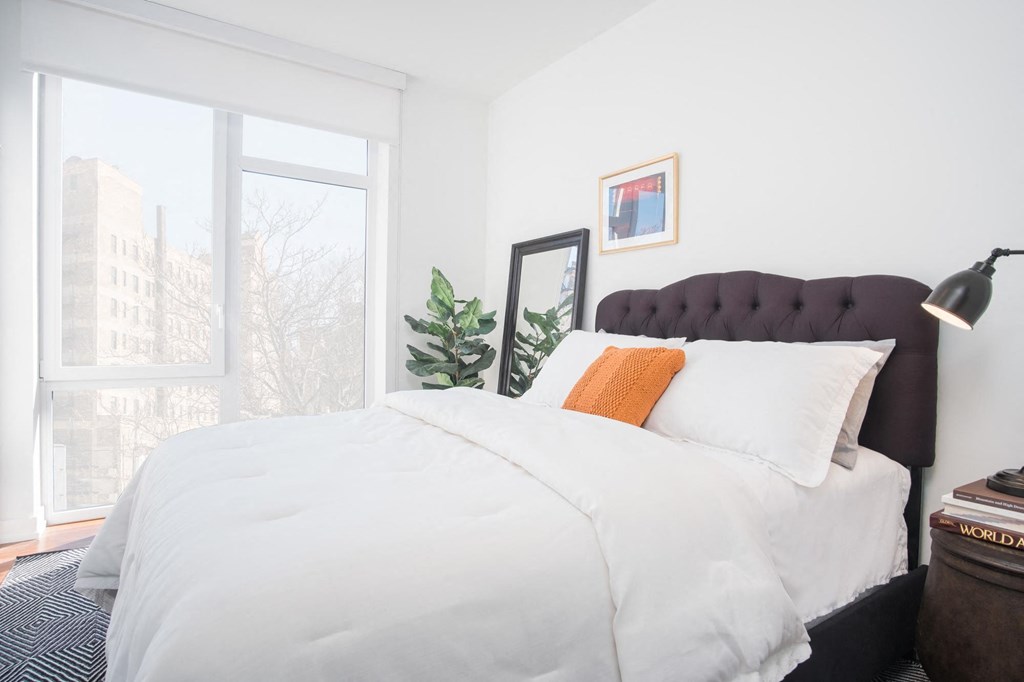 The Winnie Apartments in Uptown, Chicago at 4740 N Winthrop Ave