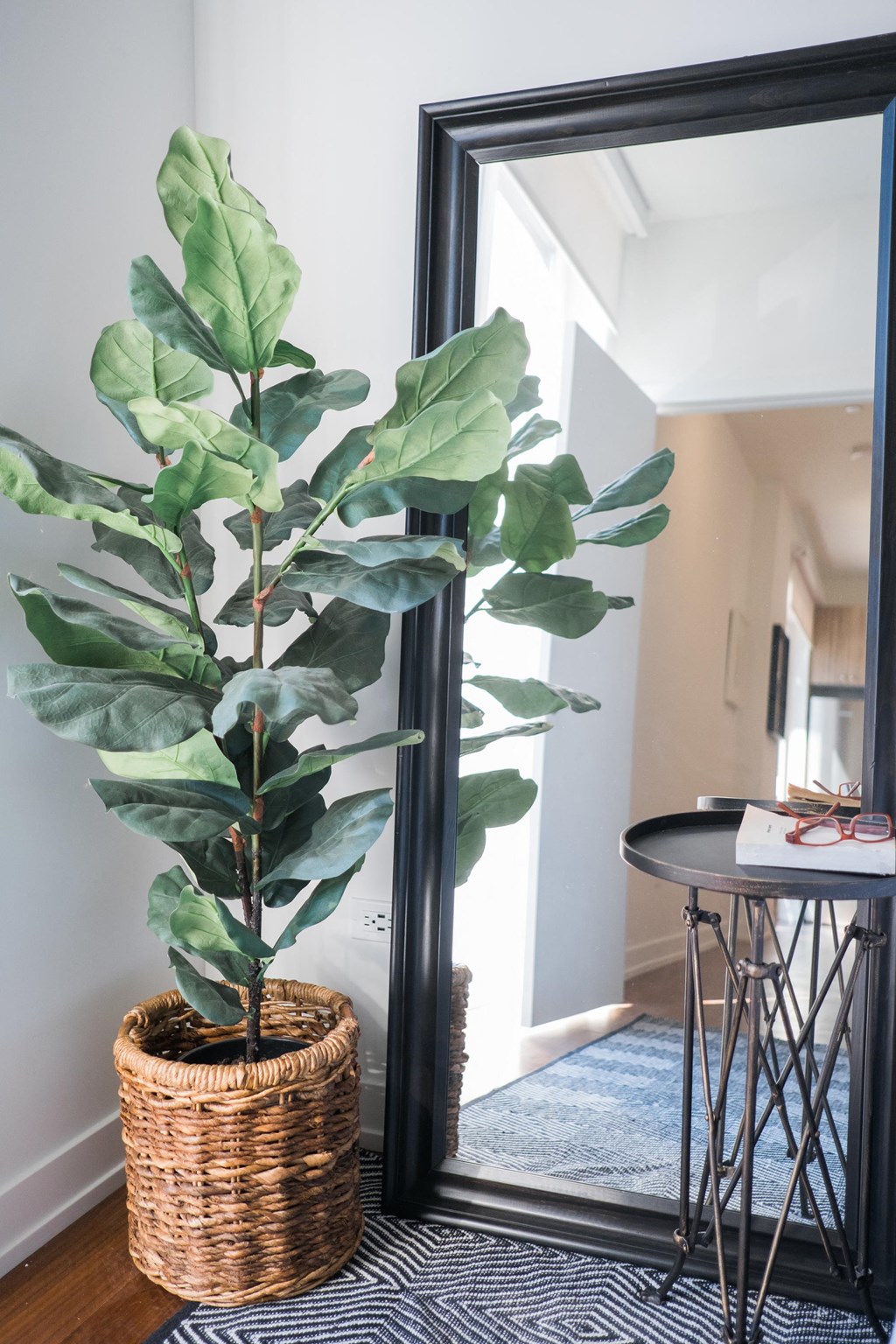 The Winnie Apartments in Uptown, Chicago at 4740 N Winthrop Ave