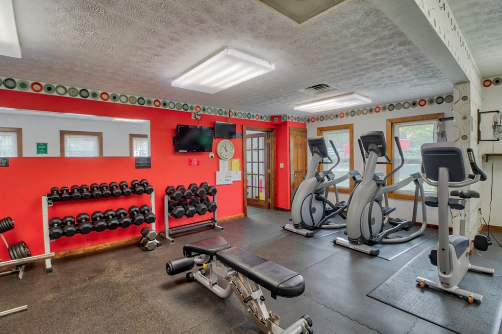 Well Equipped Fitness Center at Hunt Club Apartments, Integrity Realty, OH, 44321