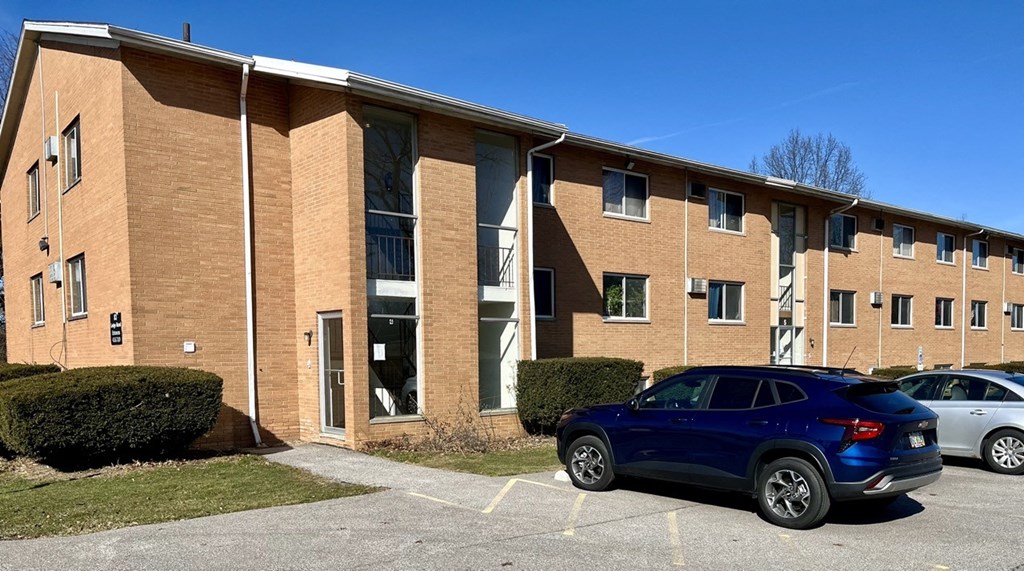 welcome to Northfield 81 a brick apartment building