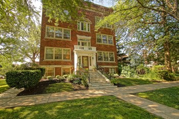 Sidewalks through green space along Lake Avenue Northview Apartments at Integrity Gold Coast Apartments, Lakewood, Ohio - Photo Gallery 4