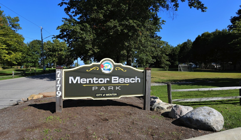 the sign for mento beach park at the entrance of the park