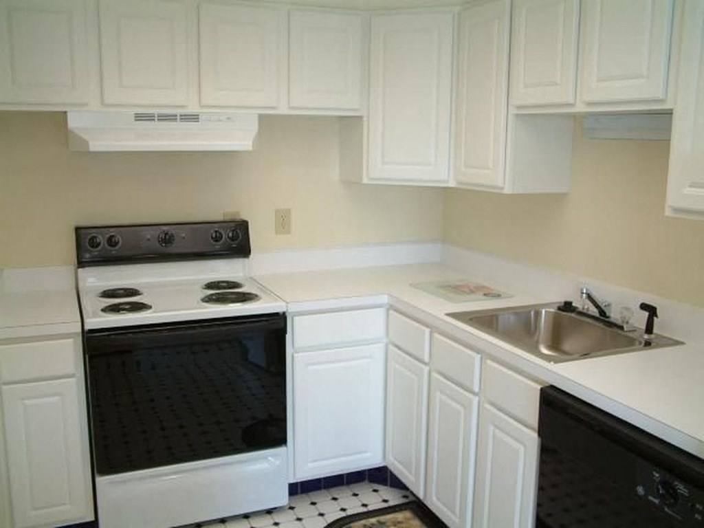 Well Equipped Kitchen at Integrity Gold Coast, Cleveland, Ohio